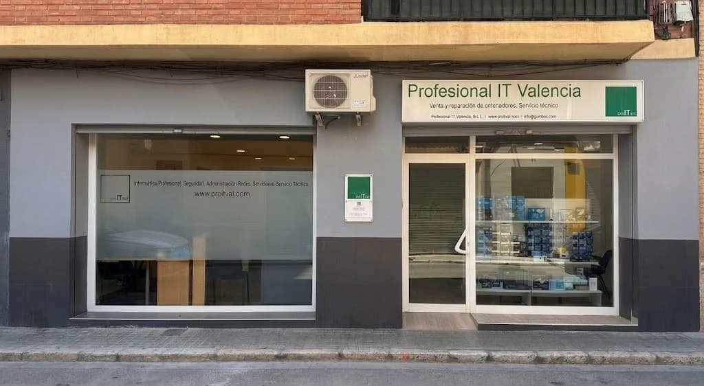 Fachada de la tienda de ProITval en la calle Pascual Arbós de Xirivella